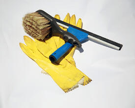 bigstock-yellow-rubber-gloves-and-windo-25909835